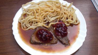 sauerbraten-mit-spaetzle-und-preiselbeeren-rezept-bild-nr-5.jpg