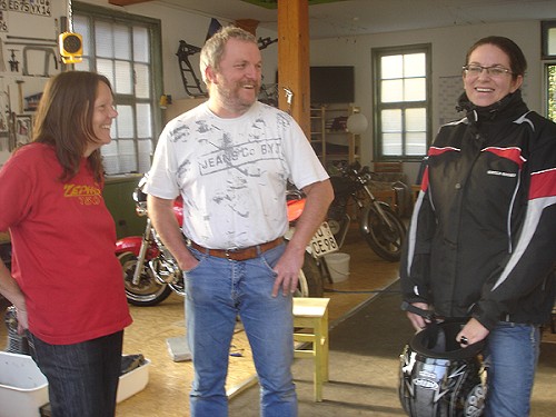 Chrissy, Gerold und Evelyn während der Abschiedszeremonie...